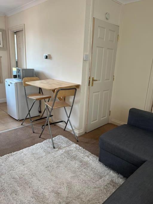1 Bedroom Flat Sleeps 4 In Abingdon Oxfordshire Exterior photo